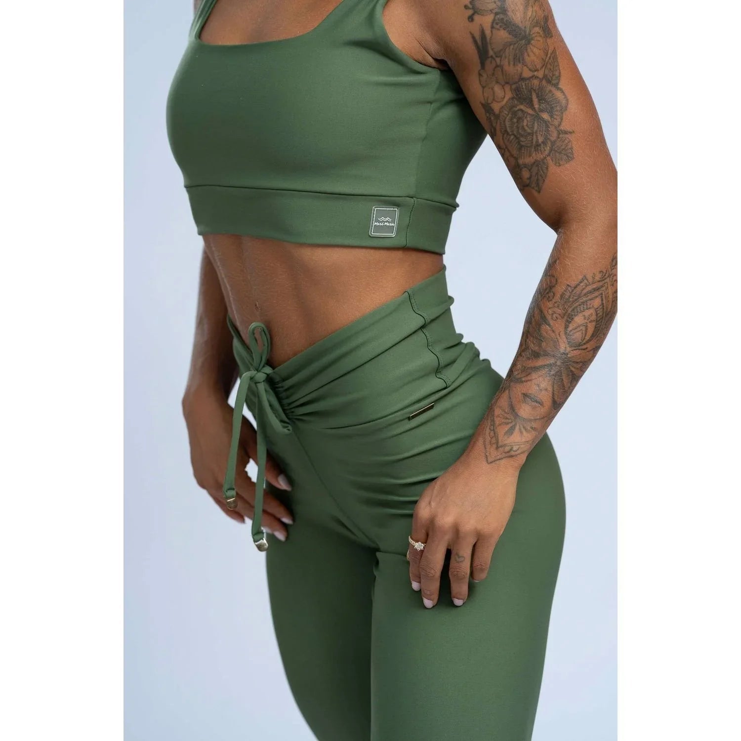 Calça Legging Fitness empina bumbum Slim Verde Militar