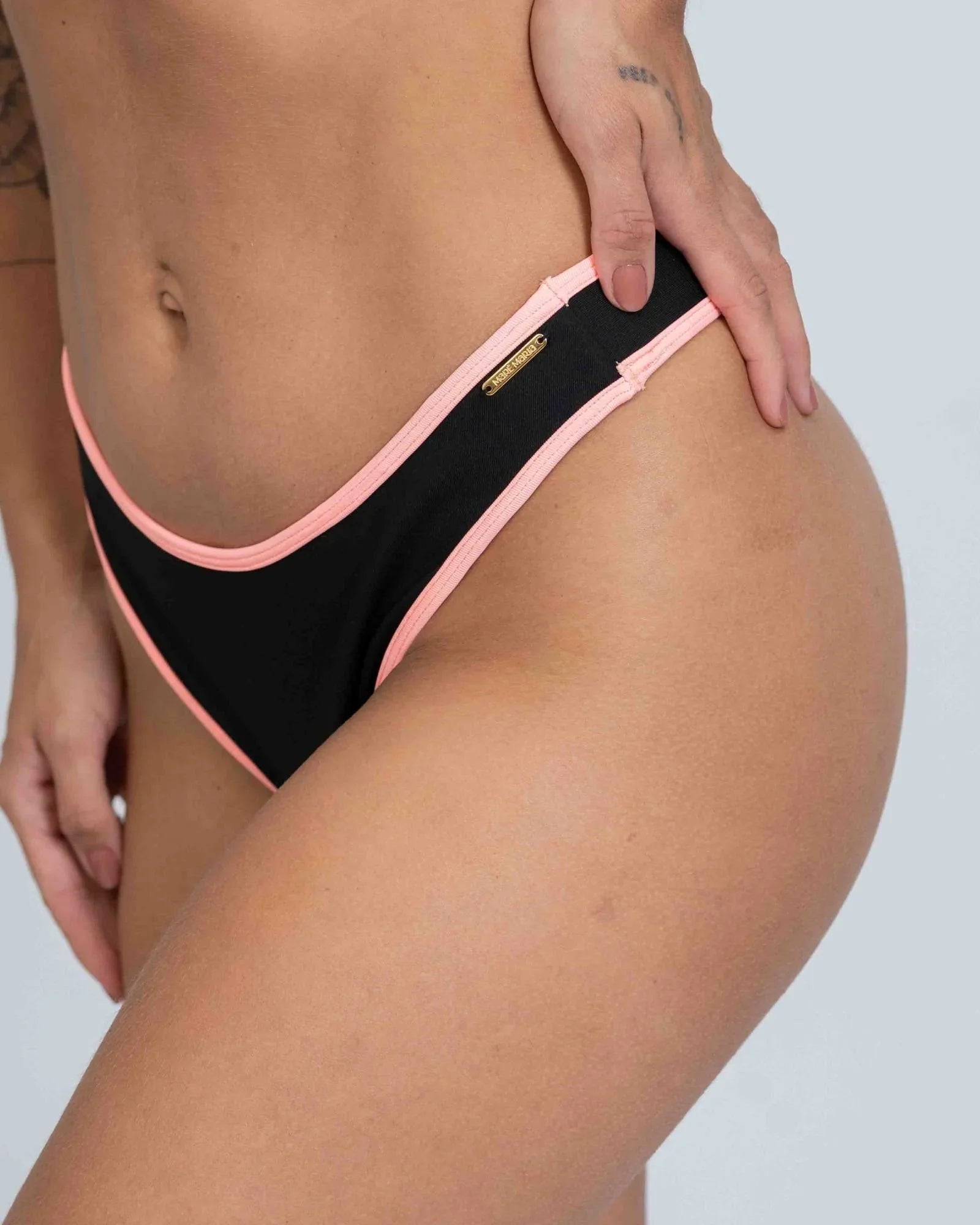 Calcinha Asa Delta Duo Super Black com Coral