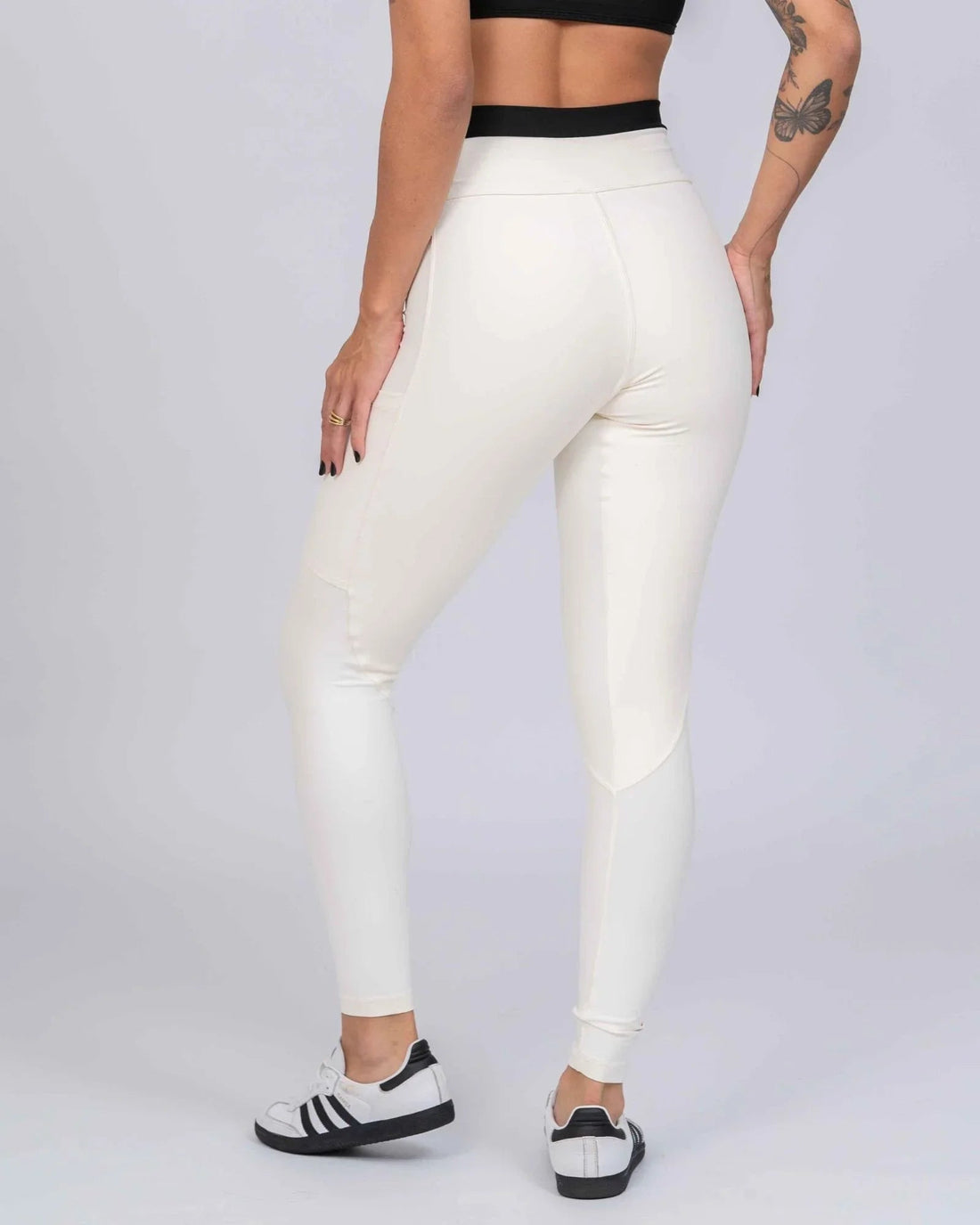 Calça Classic Duo Off White com Super Black compressão com bolso