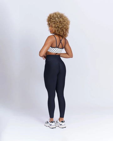 Calça Legging Slim Preta empina bumbum