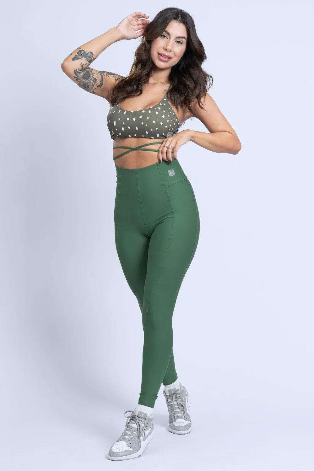 Calça Legging fitness Classic Verde Militar com compressão e sem empina bumbum