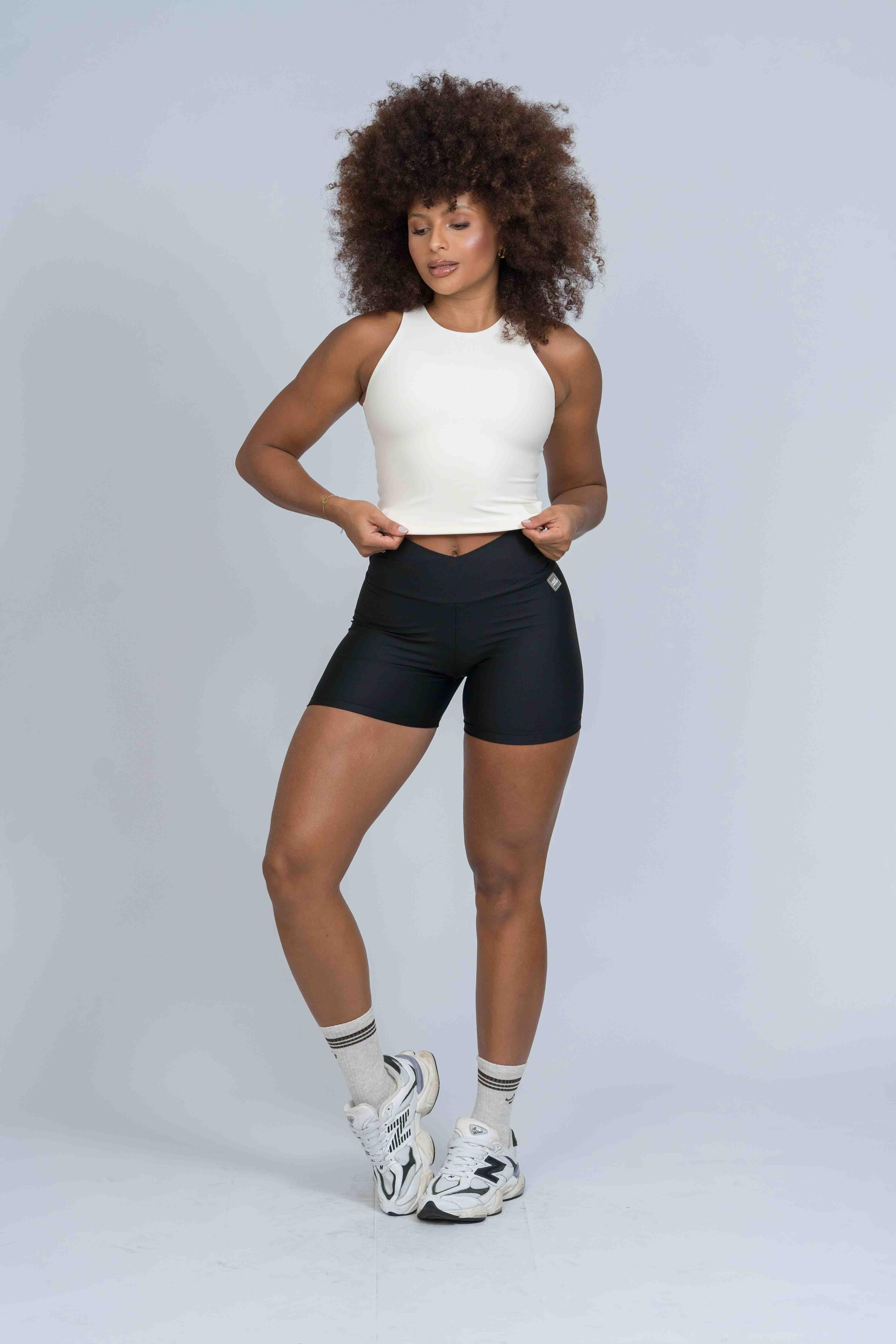 Short fitness Move Super Black empina bumbum