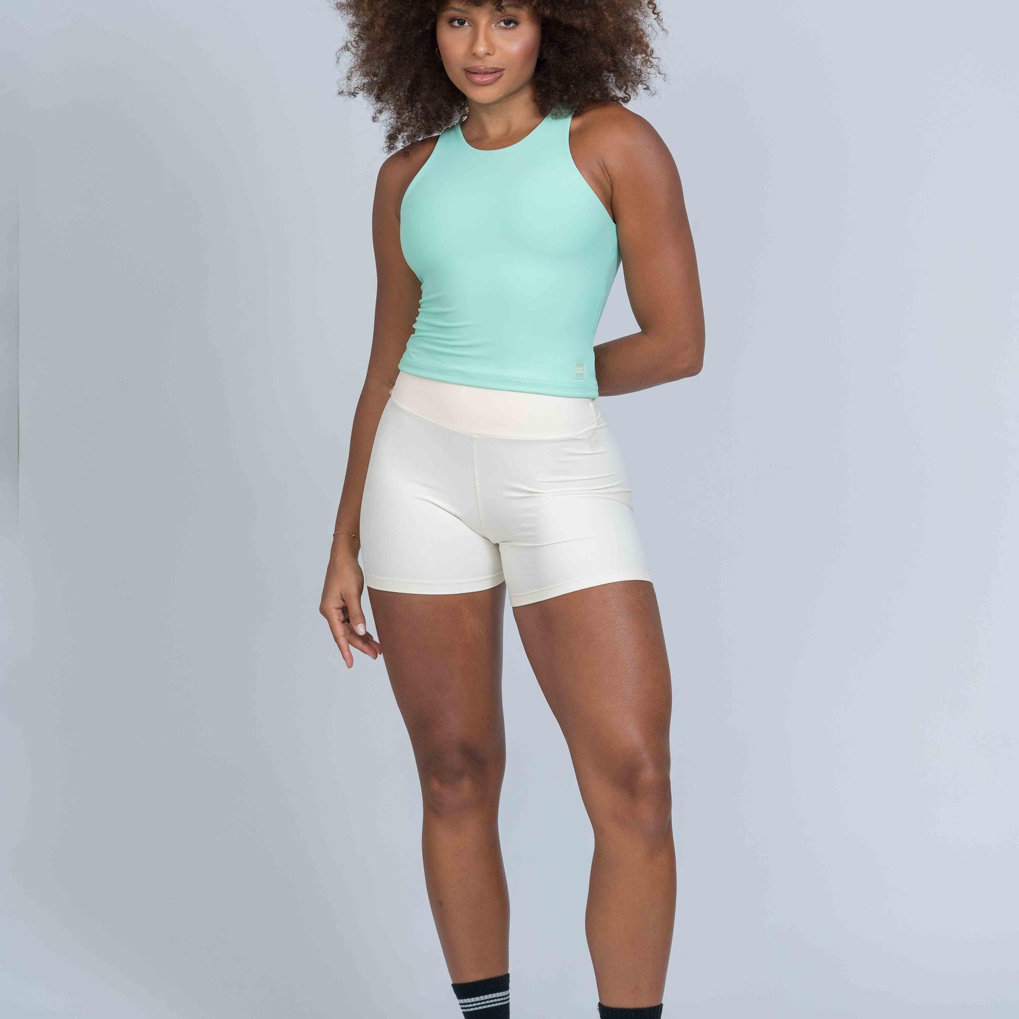 Short Fitness Move Off White empina bumbum