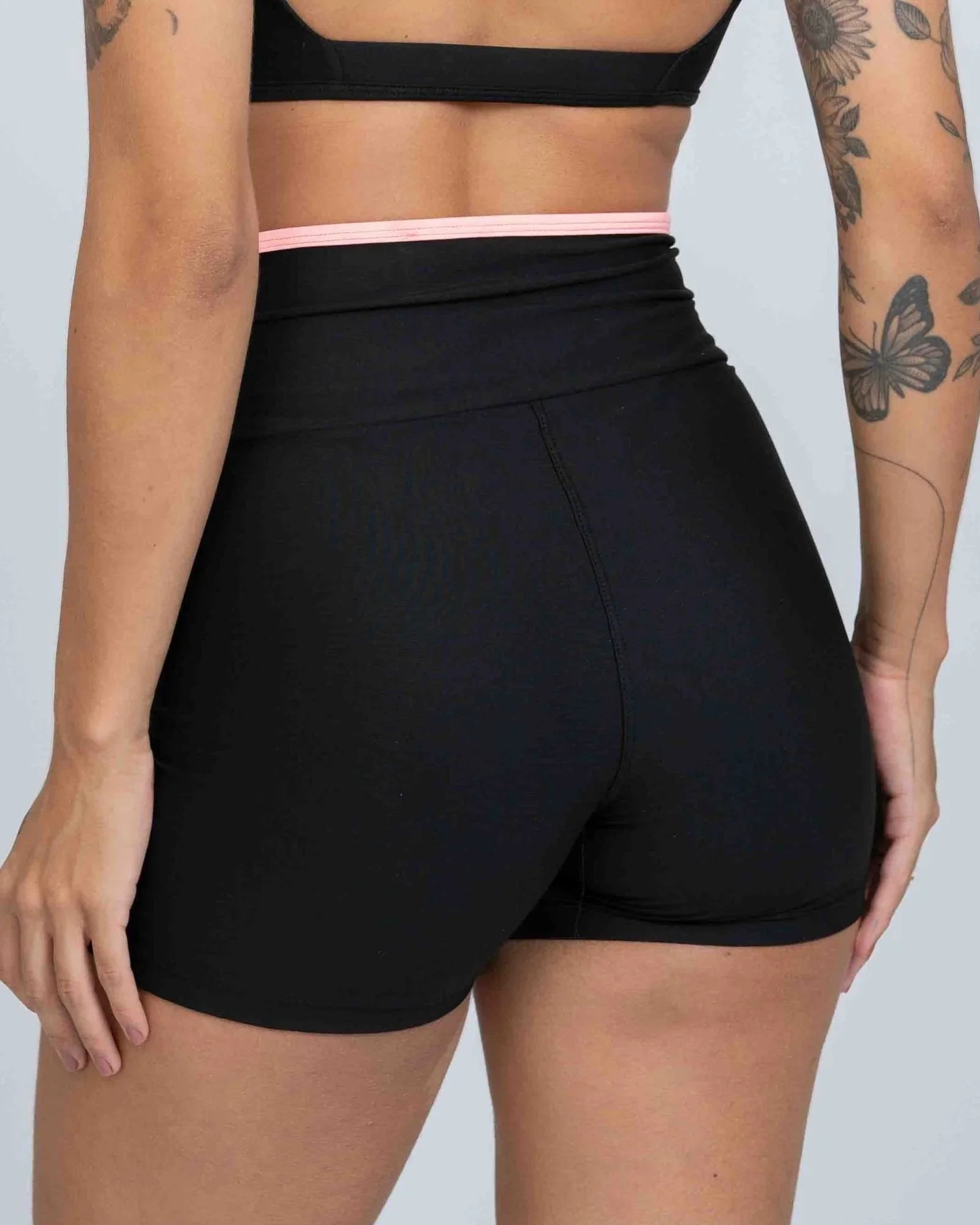 Short Fitness Line Super Black com Coral
