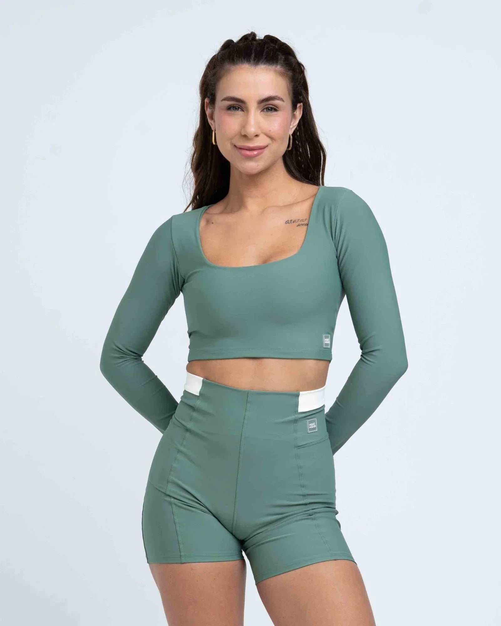 Short Classic Duo Verde Eucalipto com Off White compressão
